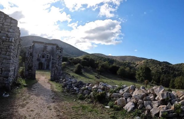 Подорож в іншу епоху: туристка відвідала найдавніше село острова Корфу в Греції