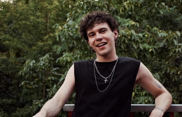 Участник Нацотбора на Евровидение-2025 признался, что слушает российскую музыку (видео)