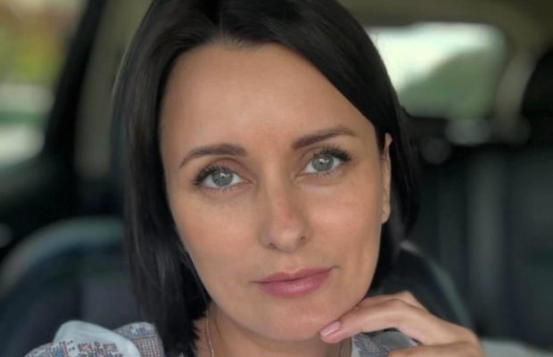 "Я відчуваю під серцем життя": Ліза Глінська показала нові фото з округлим животиком