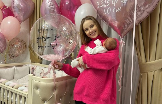 Анна Сагайдачна вперше показала новонароджену доньку та зворушливий сюрприз від чоловіка
