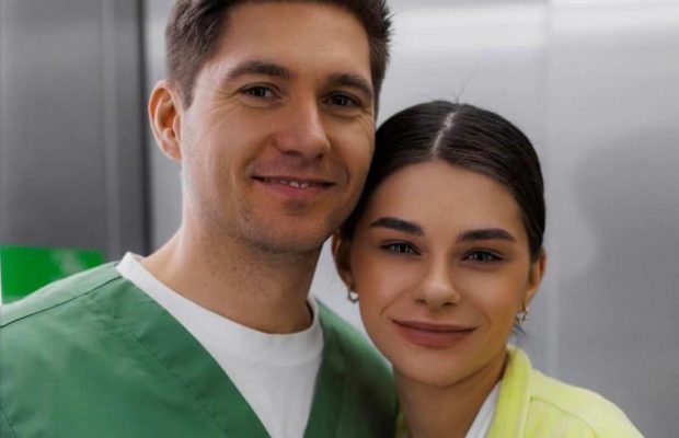 Дружина Володимира Остапчука показала кадри з виписки з пологового будинку