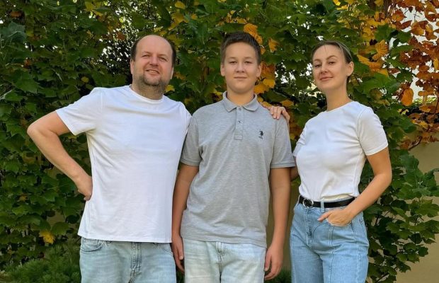 Лідер гурту "ТІК" розповів, де та на кого після школи навчається його 14-річний син