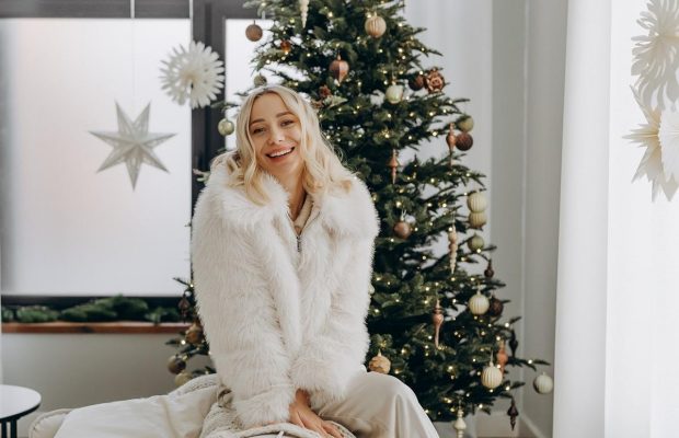 "Дуже гарно": дружина Віктора Павліка показалася у новому луці біля ялинки