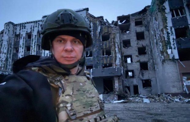 Ведучий "Світу навиворіт" Комаров привітав українців з Різдвом прямо із лінії фронту (фото)