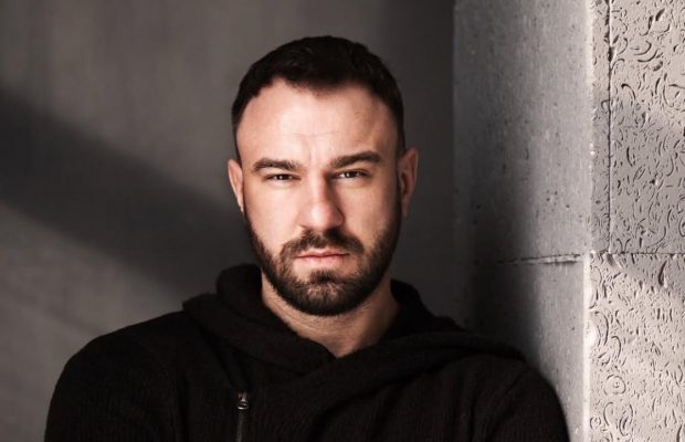 Звезда сериала "Детский охранник" ответил, готов ли стать главным героем "Холостяка"