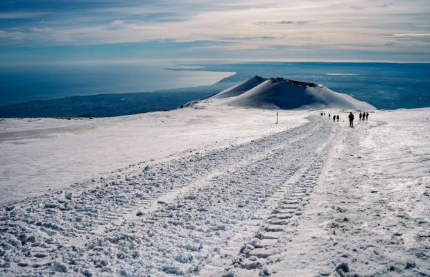 Рай для лижників: названо європейський острів, де туристи можуть покататися з вулкана