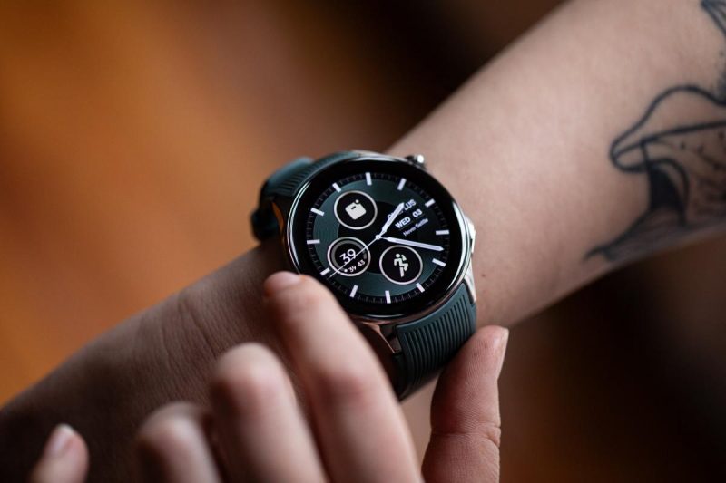OnePlus Watch 2 / фото The Verge