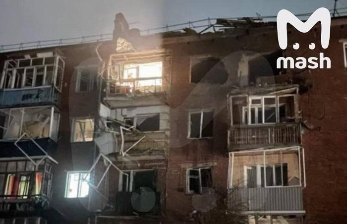 Невстановлені дрони долетіли до Тамбовської області РФ і впали на будинки (фото) Невстановлені дрони долетіли до Тамбовської області РФ і впали на будинки (фото)