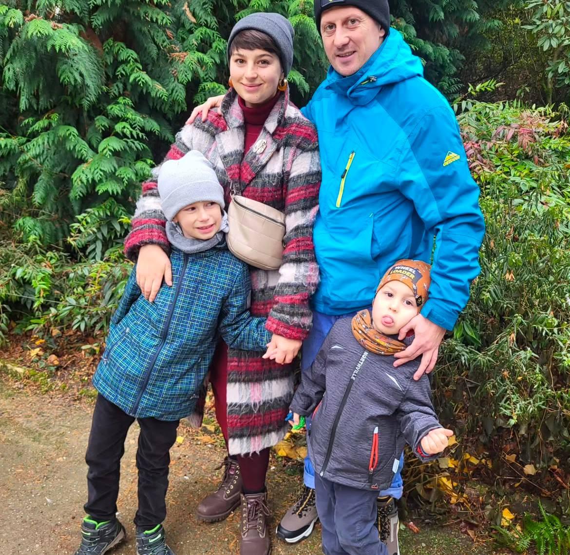 Дмитрий с женой и сыновьями / фото инстарам Ольги Вивчарюк Дмитрий с женой и сыновьями / фото инстарам Ольги Вивчарюк