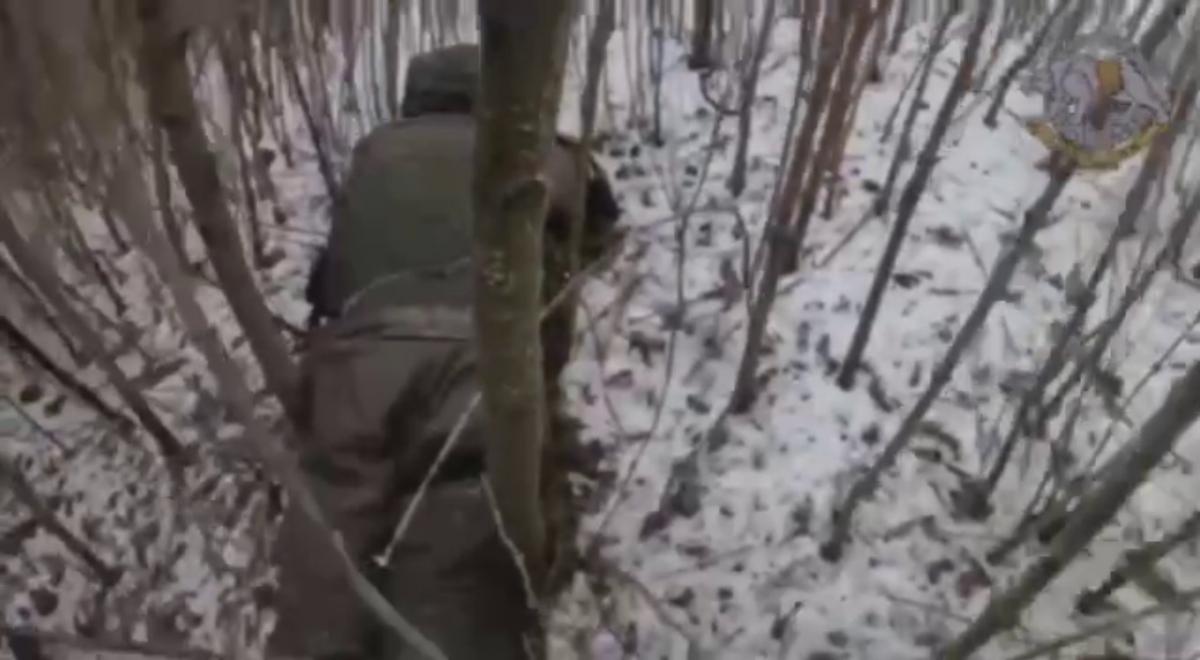 Солдат КНДР намагався влаштувати пастку для українських бійців/ скріншот Солдат КНДР намагався влаштувати пастку для українських бійців/ скріншот