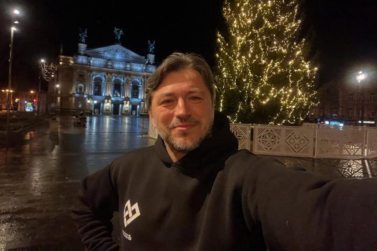 Serhiy Prytula congratulated his wife on her 40th birthday and showed her photo with her daughters / Instagram screenshot