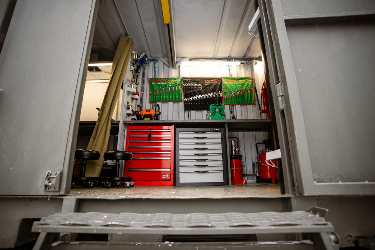 Новый взгляд в восстановлении техники на фронте: современные украинские образцы ремонтных мастерских Новый взгляд в восстановлении техники на фронте: современные украинские образцы ремонтных мастерских