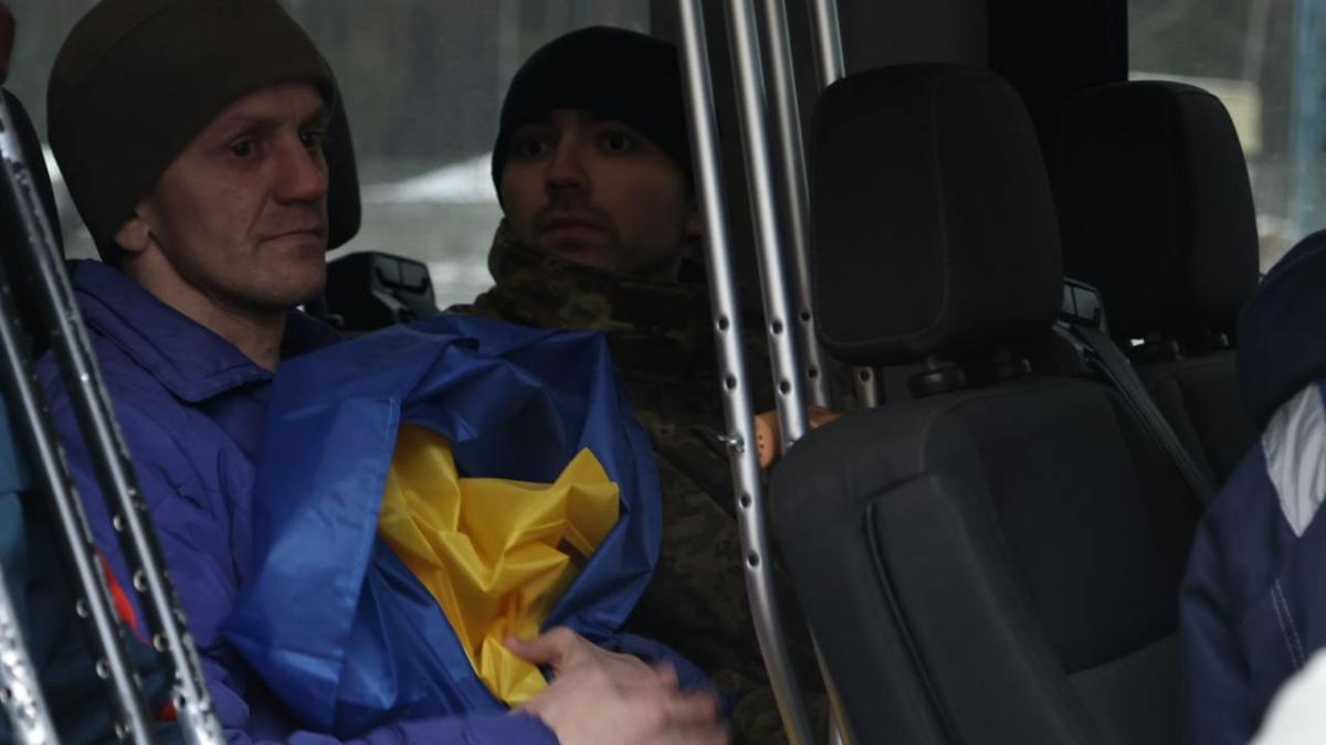 З російського полону повернулися ще 25 українців / фото t.me/V_Zelenskiy_official З російського полону повернулися ще 25 українців / фото t.me/V_Zelenskiy_official