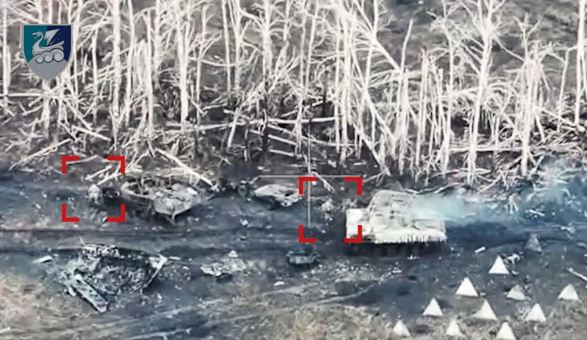 Українські військові підбили кілька одиниць дорогої техніки противника / скриншот Українські військові підбили кілька одиниць дорогої техніки противника / скриншот
