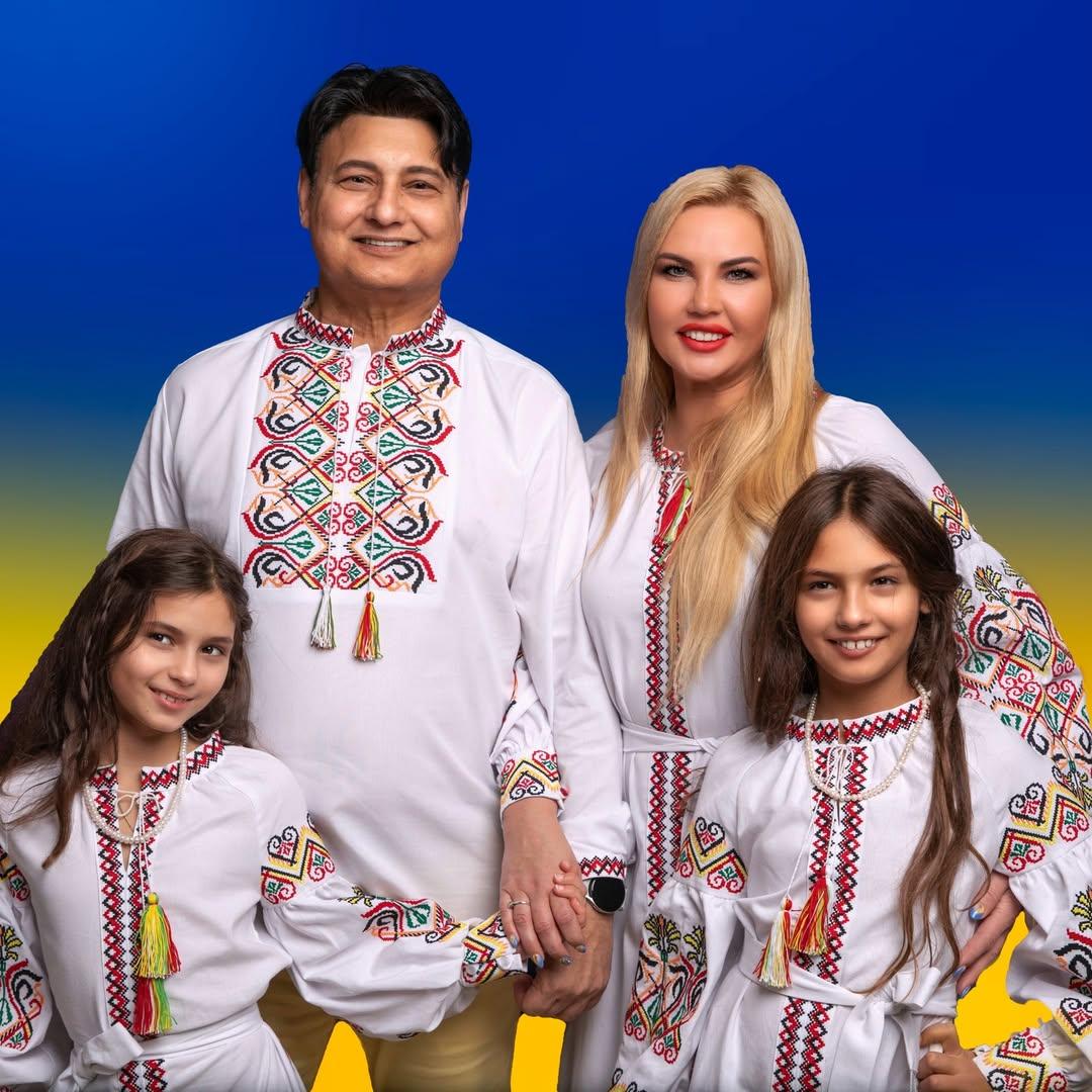 Камалия с экс-супругом и дочерьми / скриншот Instagram Камалия с экс-супругом и дочерьми / скриншот Instagram
