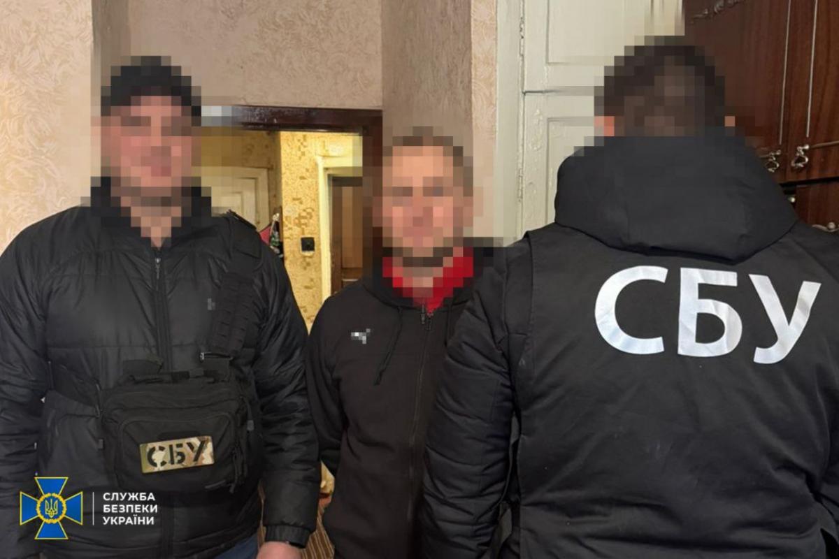 Затримання одного з фігурантів справи, який займався постачанням деталей до РФ / фото СБУ Затримання одного з фігурантів справи, який займався постачанням деталей до РФ / фото СБУ