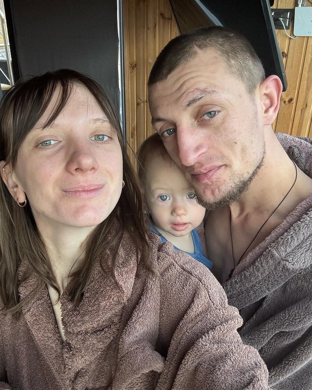 Иван Мартынов с женой и дочкой / скриншот Instagram Иван Мартынов с женой и дочкой / скриншот Instagram