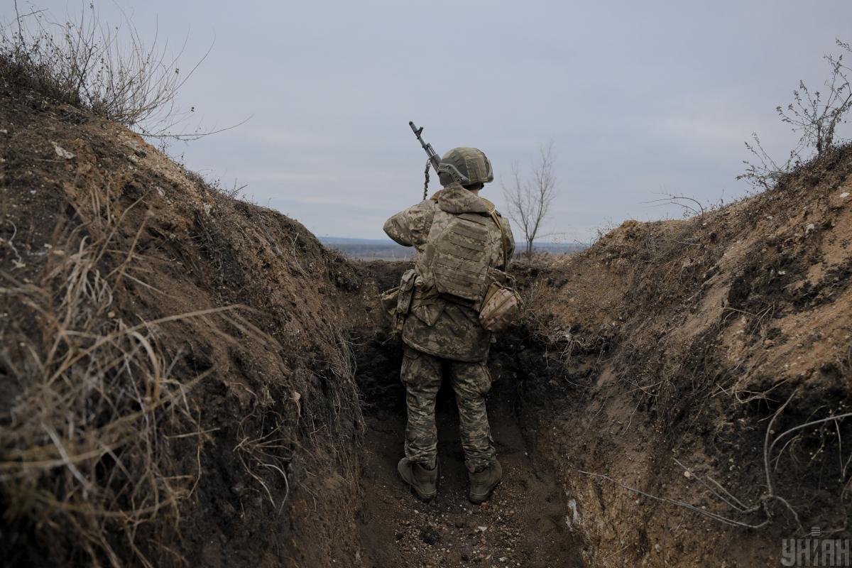 Зараз в українських окопах надто мало піхоти, яка мала би стріляти в росіян / фото УНІАН Зараз в українських окопах надто мало піхоти, яка мала би стріляти в росіян / фото УНІАН
