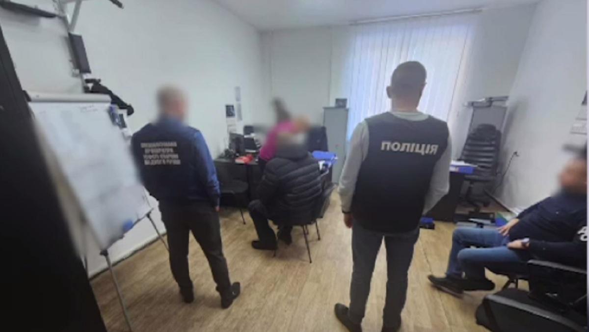 Серед підозрюваних - командири частин, керівники та службовці окремих підрозділів / фото Нацполіція Серед підозрюваних - командири частин, керівники та службовці окремих підрозділів / фото Нацполіція