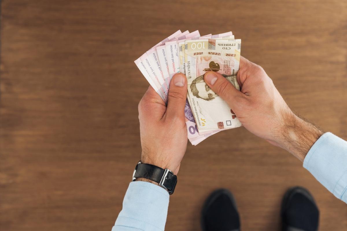 За рік середня зарплата чиновників зросла на 7 тисяч гривень / фото ua.depositphotos.com За рік середня зарплата чиновників зросла на 7 тисяч гривень / фото ua.depositphotos.com