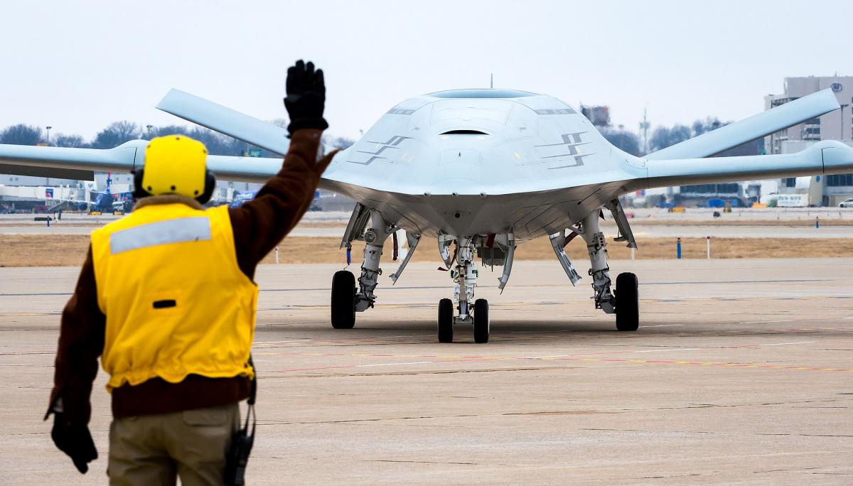 Дрон-дозаправник MQ-25 було створено компанією Boeing / фото Вікіпедія Дрон-дозаправник MQ-25 було створено компанією Boeing / фото Вікіпедія