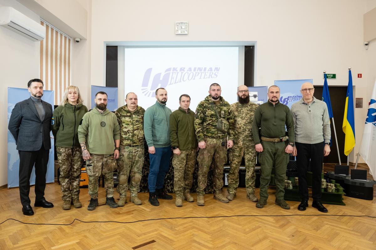 Масштабна передача військової допомоги 6 підрозділам ЗСУ від авіакомпанії 'Українські вертольоти' Масштабна передача військової допомоги 6 підрозділам ЗСУ від авіакомпанії 'Українські вертольоти'