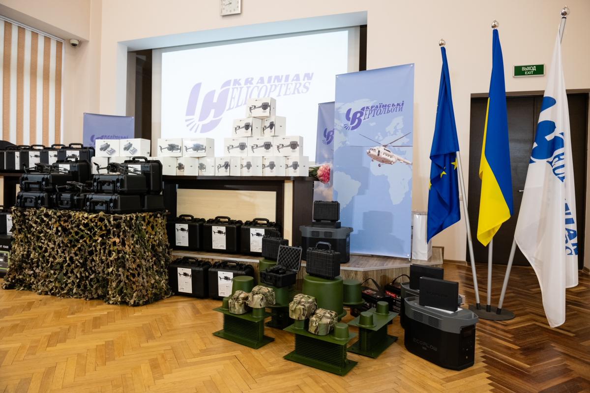 Масштабна передача військової допомоги 6 підрозділам ЗСУ від авіакомпанії 'Українські вертольоти' Масштабна передача військової допомоги 6 підрозділам ЗСУ від авіакомпанії 'Українські вертольоти'