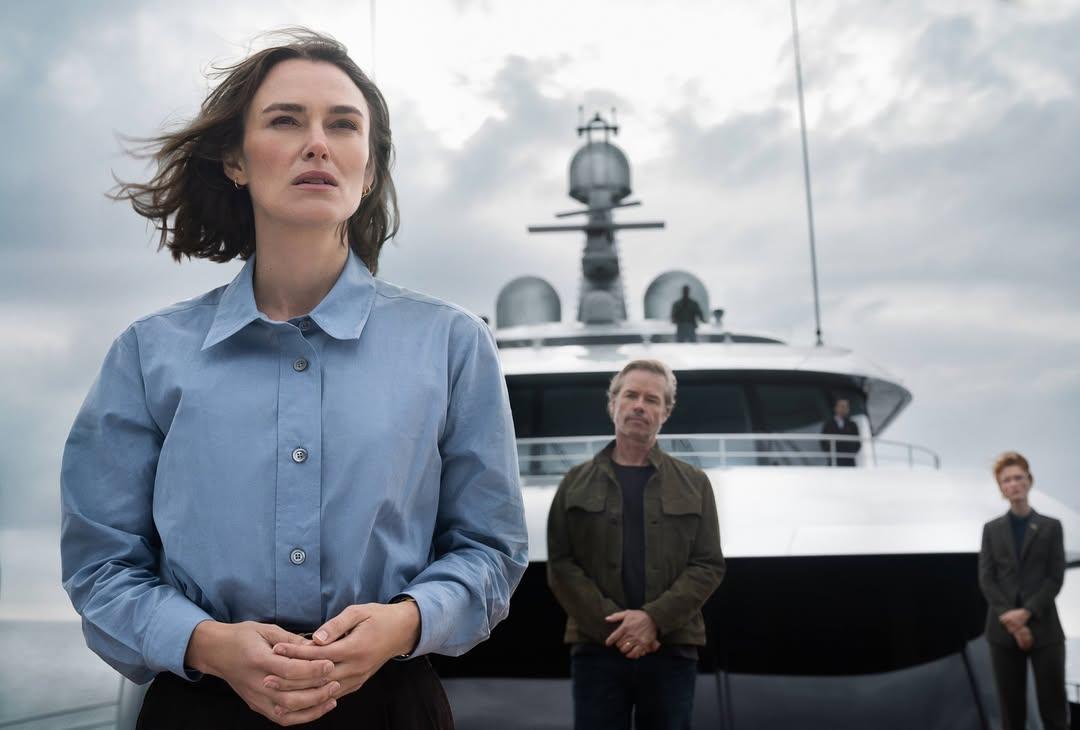 Кадр із фільму "Дівчина з каюти № 10" / фото www.instagram.com/netflix Кадр із фільму "Дівчина з каюти № 10" / фото www.instagram.com/netflix