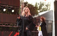 "Шикарний подарунок на новий рік": Ірина Білик заспівала українською хіт "Нас нет" (відео)