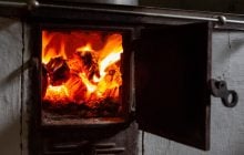Скільки зараз коштує 1 куб дров в Україні: чи буде новий стрибок цін узимку 2025-2026
