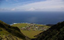 Без інтернет-доставки і з одним поліцейським на всіх: як живе найвіддаленіший острів світу