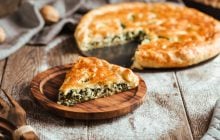 Швидко та смачно: Джеймі Олівер поділився легким рецептом пирога зі шпинатом і фетою