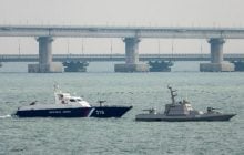 Шторм розкидав захисні споруди: у ВМС розповіли про ситуацію біля Кримського мосту