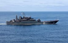 У корабля РФ возле Сирии протекают баки с горючим, - ГУР