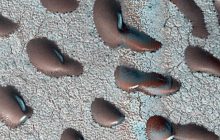 На спутниковых снимках Марса обнаружили гигантские "фасолины": на что они указывают