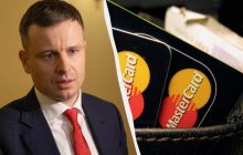 "Защищает воров и преступников": глава Минфина призвал отменить банковскую тайну