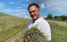 67-летний известный украинский актер в третий раз стал отцом: "Я присутствовал на родах"