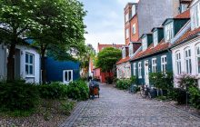 Мальовнича набережна та багато музеїв: як живе найщасливіше місто у світі