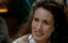 Зірка фільму "День бабака" вперше розповіла про свій діагноз: "Розвалююсь на частини"