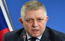 Фіцо відкинув заклики піти у відставку, попри масштабні протести, та назвав свою умову