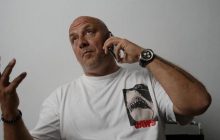 "Жебрак": Потап після зміни псевдоніма засвітився на площі за кордоном з плакатом