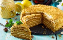 Як приготувати Медовик, що тане, за 30 хвилин без розкочування коржів: два смачні рецепти