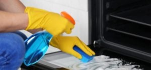 Какой метод очистки духовки лучше и быстрее: 4 эксперта сказали одно и то же