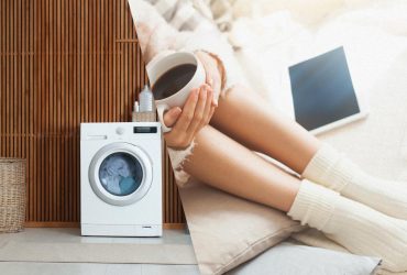 Понадобится только одно средство: эксперт объяснила, как быстро постирать белые носки