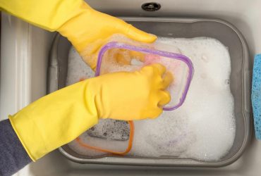 Как почистить пластиковые контейнеры, чтобы стали как новые: что добавить в воду для мытья