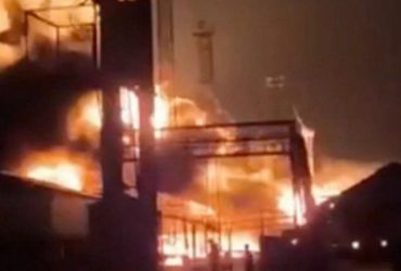 Удар по российской нефтебазе в Энгельсе: в Генштабе ВСУ подтвердили атаку (видео)