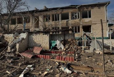 Враг сбросил на Херсон три КАБа: много раненых и разрушений