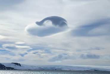 Украинские полярники зафиксировали удивительное явление в небе (фото)