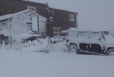 У Великій Британії через сильну хуртовину туристи застрягли в пабі на кілька днів (відео)