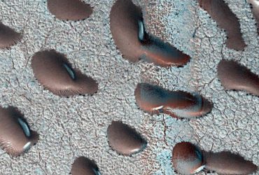 На спутниковых снимках Марса обнаружили гигантские фасолины: на что они указывают